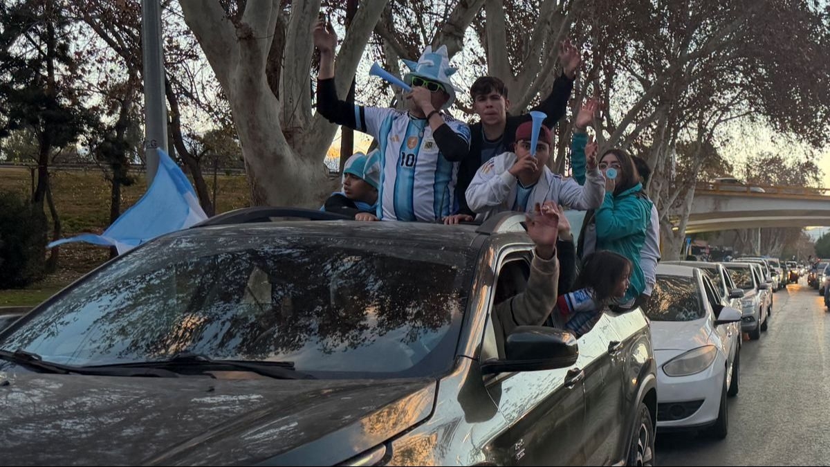 Una caravana “eterna” copó las calles de San Juan por Argentina