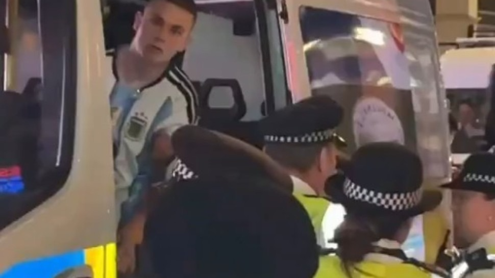 Rescataron a un argentino antes de ser linchado por ingleses en Londres