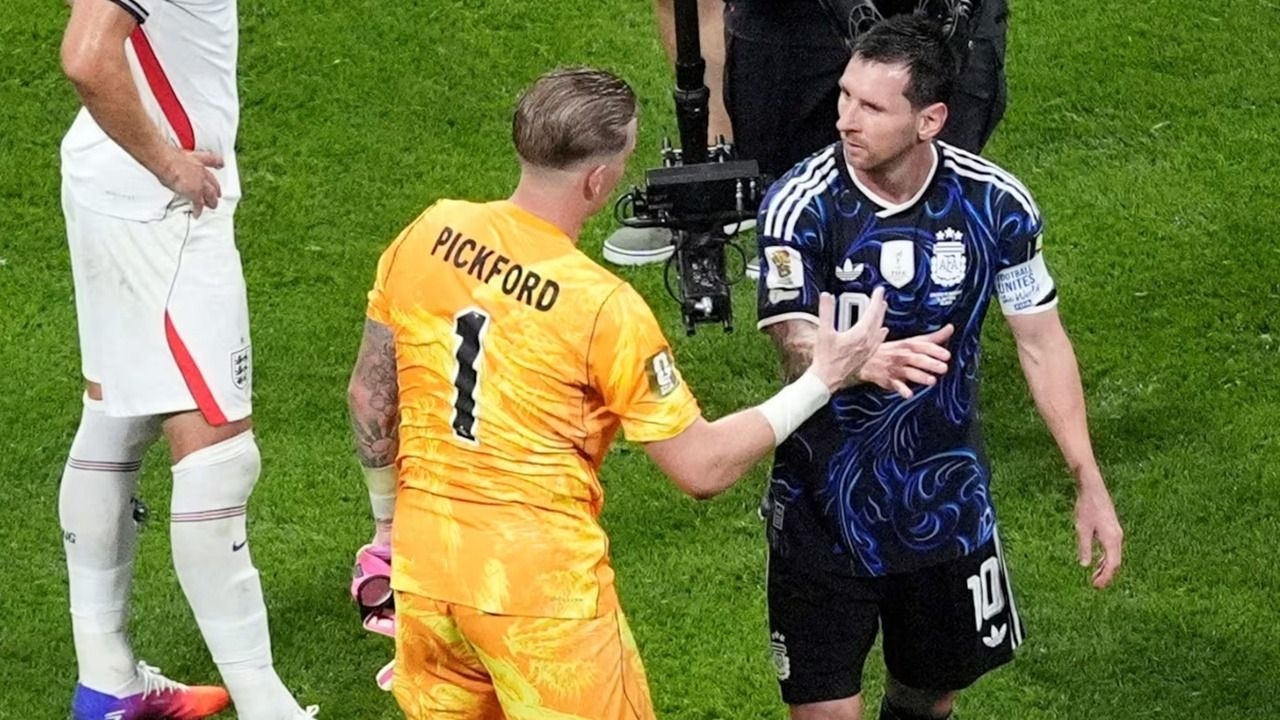 El curioso hallazgo de Messi tras vencer a Inglaterra: el "machete" de Pickford