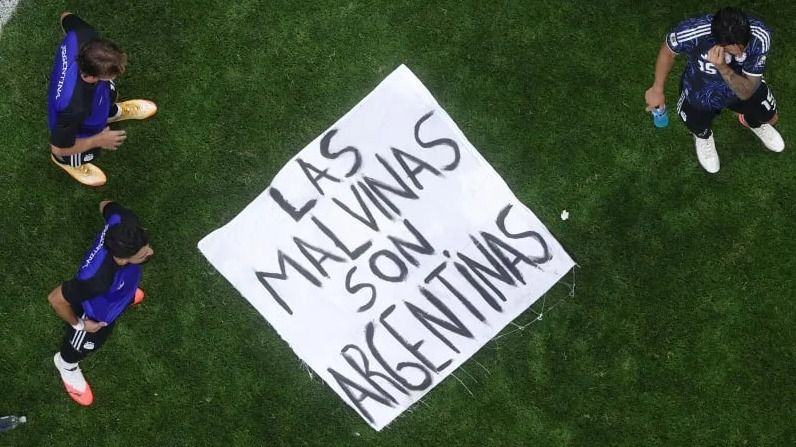 Reino Unido respondió por la bandera de Malvinas en el festejo argentino