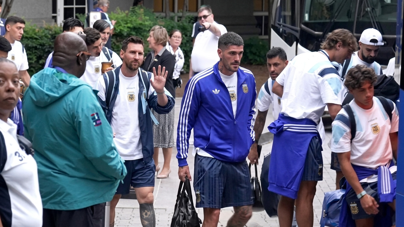 La Selección Argentina partió a Nueva Jersey para la final del Mundial