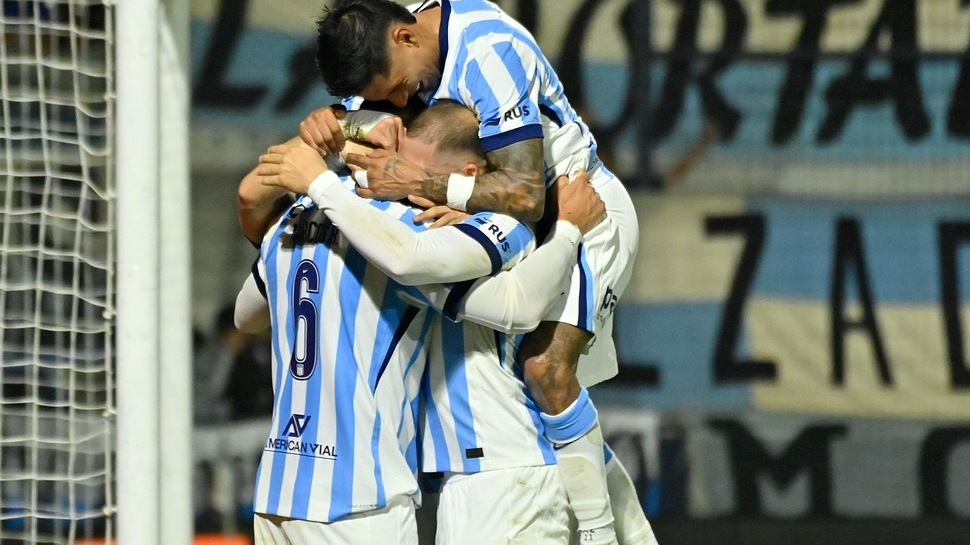Con una goleada, Racing eliminó a Defensa y Justicia y pasó a octavos