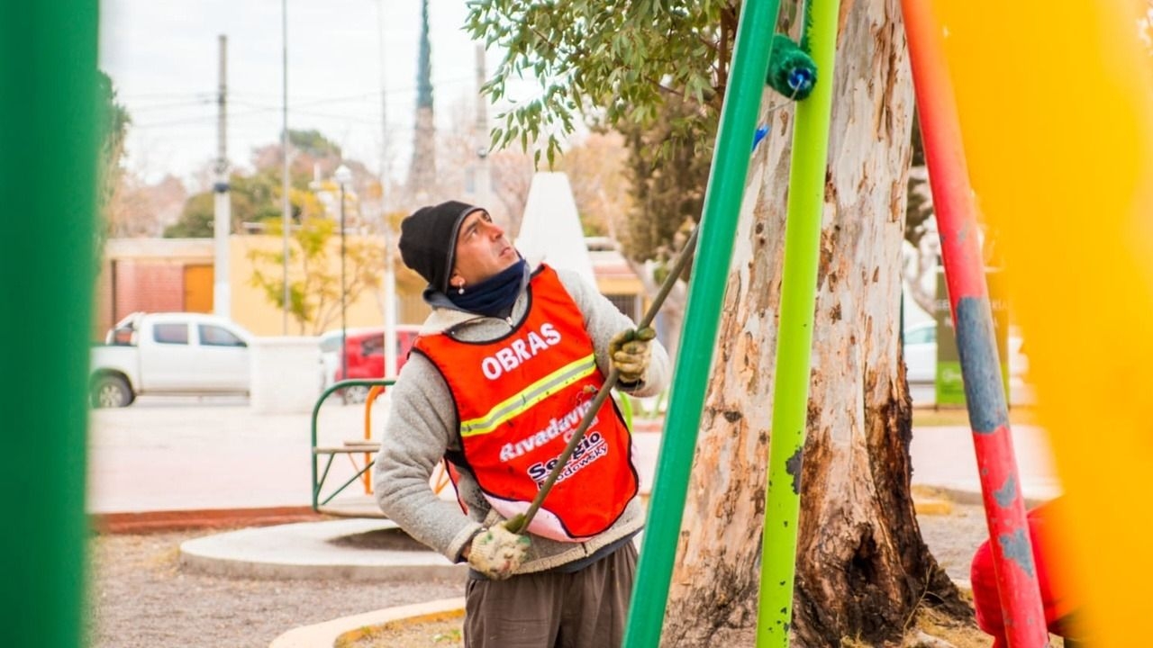 Rivadavia avanza con un plan de pintura para renovar distintos barrios