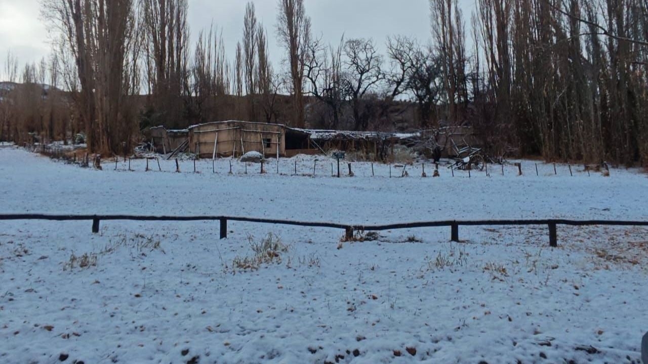 Rutas cortadas y más de 15 evacuados por la nieve en cordillera