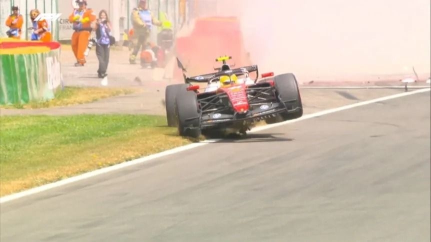 Hamilton sufrió un fuerte accidente y preocupa al equipo Ferrari