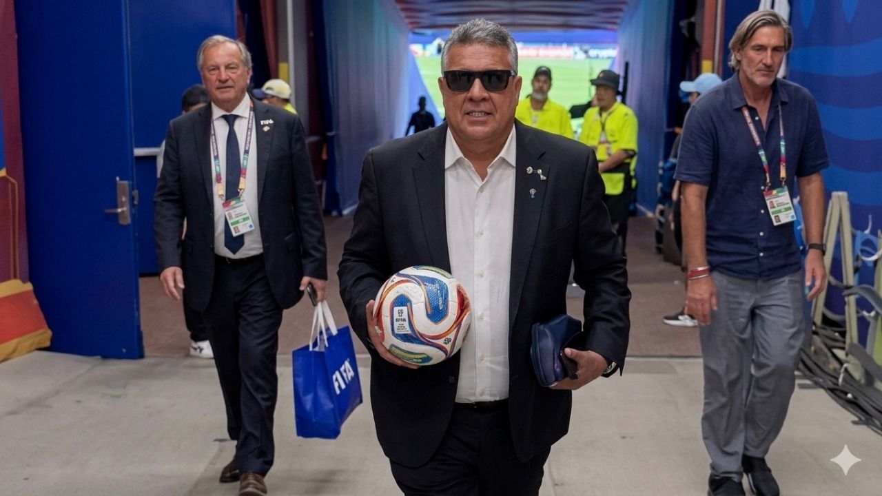 Chiqui Tapia repitió la foto cábala con Messi y De Paul antes de la final