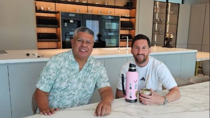 "Nos hiciste el país más feliz del mundo": el mensaje de Chiqui Tapia para Messi