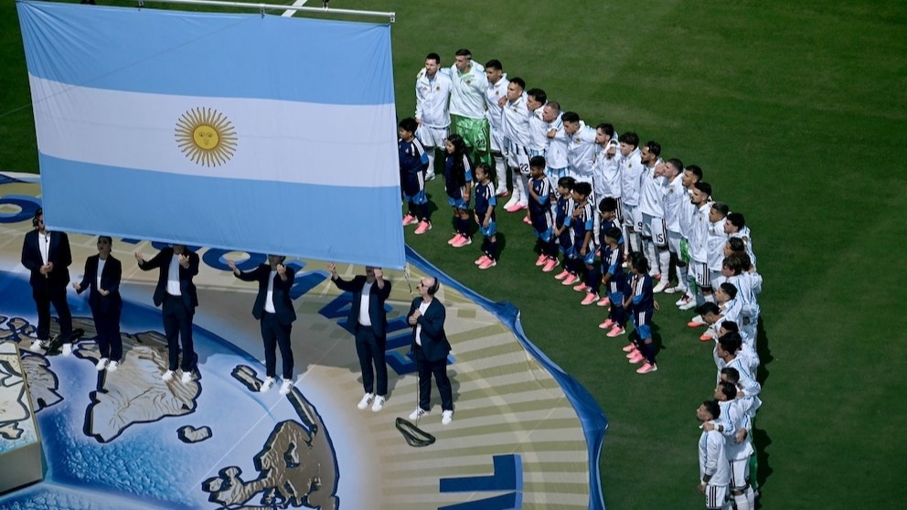Cuáles son los futbolistas que no volverán a Argentina tras perder el Mundial