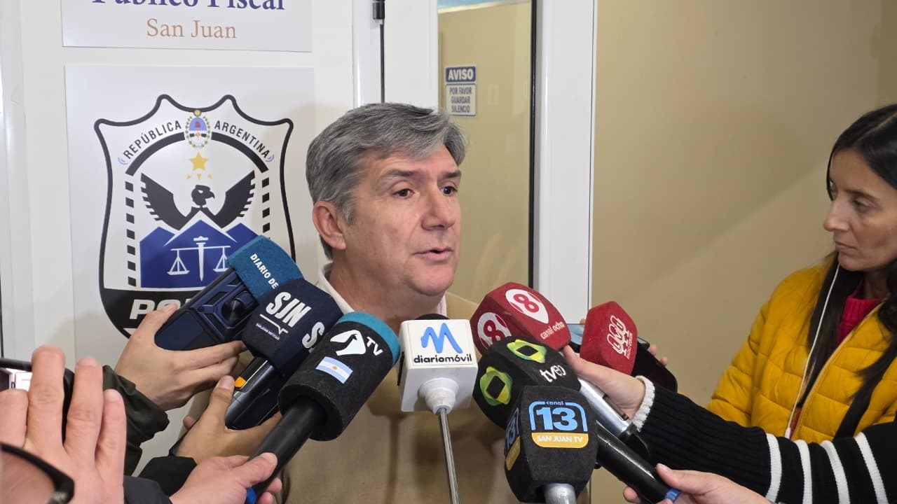 Buscan a un padre y su hijo, prófugos tras balear a un joven en Chimbas