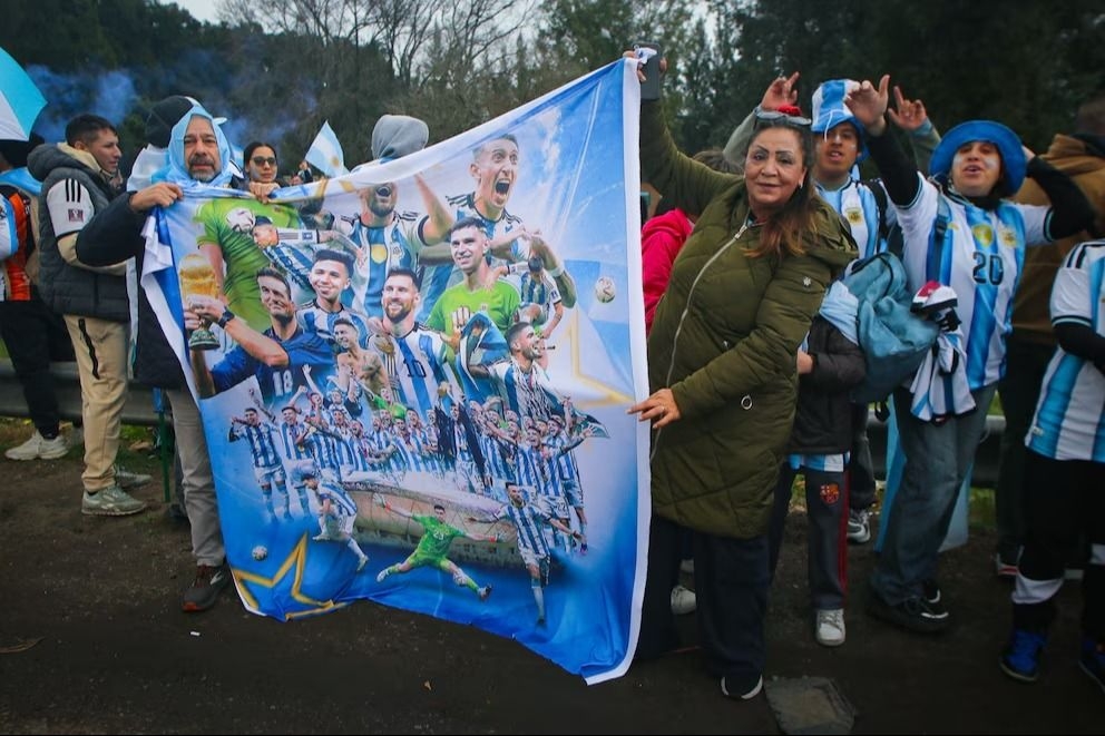 Postales de un sentido agradecimiento a la Selección Argentina