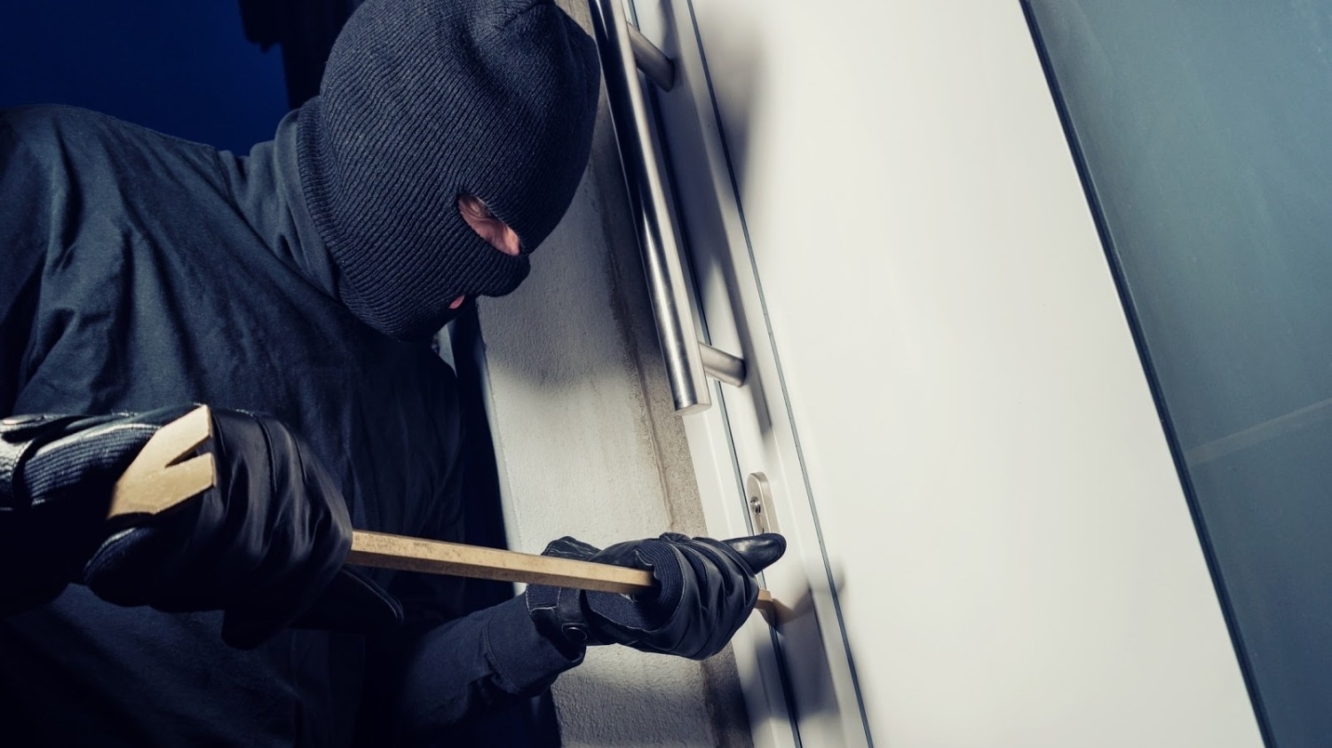 Ladrones entraron a la fuerza a una casa en Rawson y se llevaron $4 millones