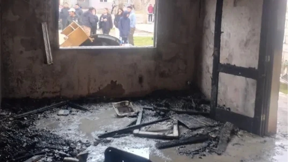Una casa se incendió y el fuego habría sido causado por una estufa a gas