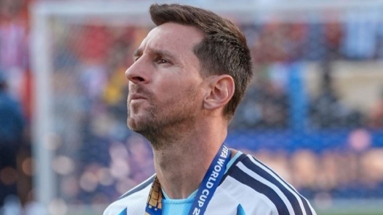 Messi recibió el mensaje de una famosa y estalló el escándalo
