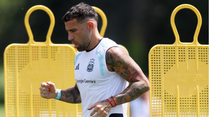 Otamendi ya se puso a disposición de Coudet y espera debutar en River