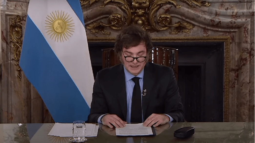 Milei evalúa anunciar por cadena nacional la reforma del Banco Central