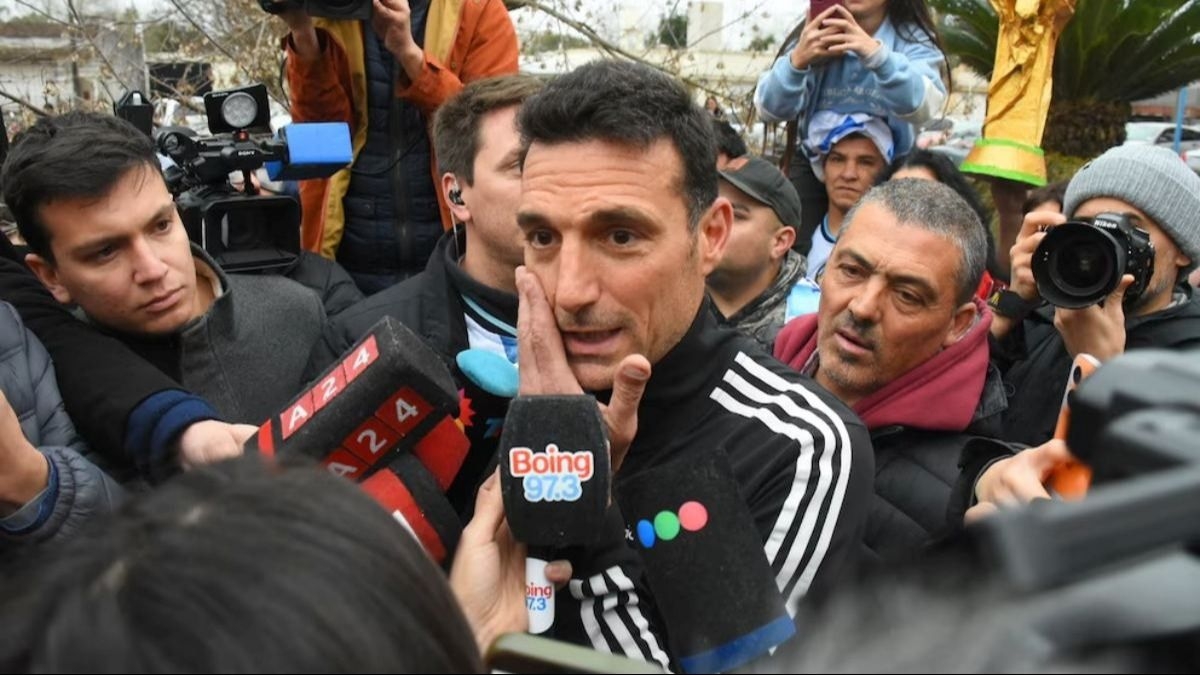 “Seguiremos dando batalla”: Scaloni se quebró al volver a su pueblo natal