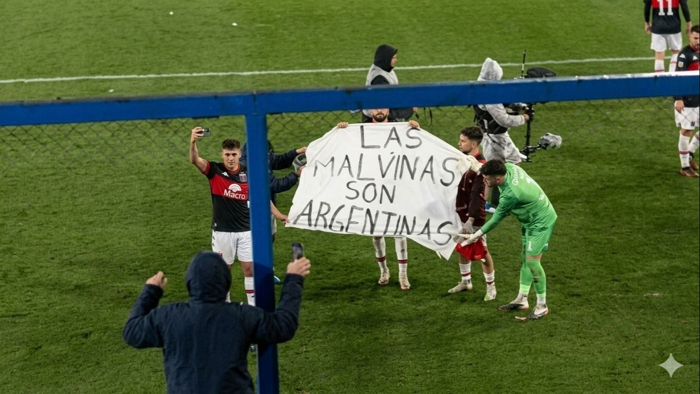 Tigre goleó a Nacional y festejó con una bandera sobre las Islas Malvinas