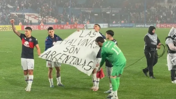 La Conmebol analiza sancionar a Tigre por exhibir la bandera de Malvinas