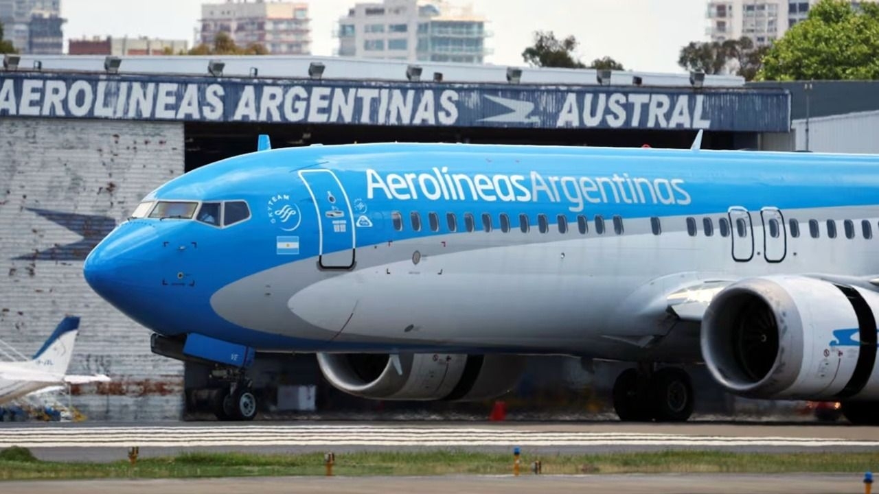 Revés por Aerolíneas Argentinas: el Gobierno busca frenar una condena por US$390 millones
