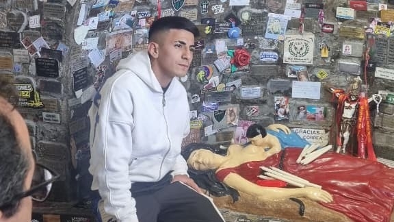 La intimidad de Thiago Almada durante su visita a la Difunta Correa