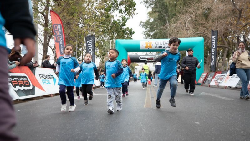 Capital realizará una carrera para niños con una campaña para reciclar tapitas
