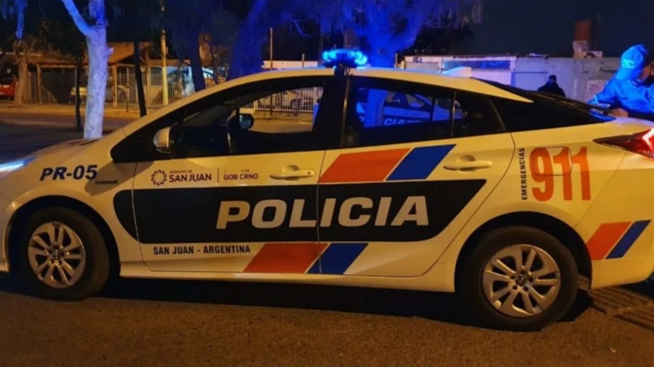 Una violenta pelea vecinal terminó con una joven apuñalada en el cuello
