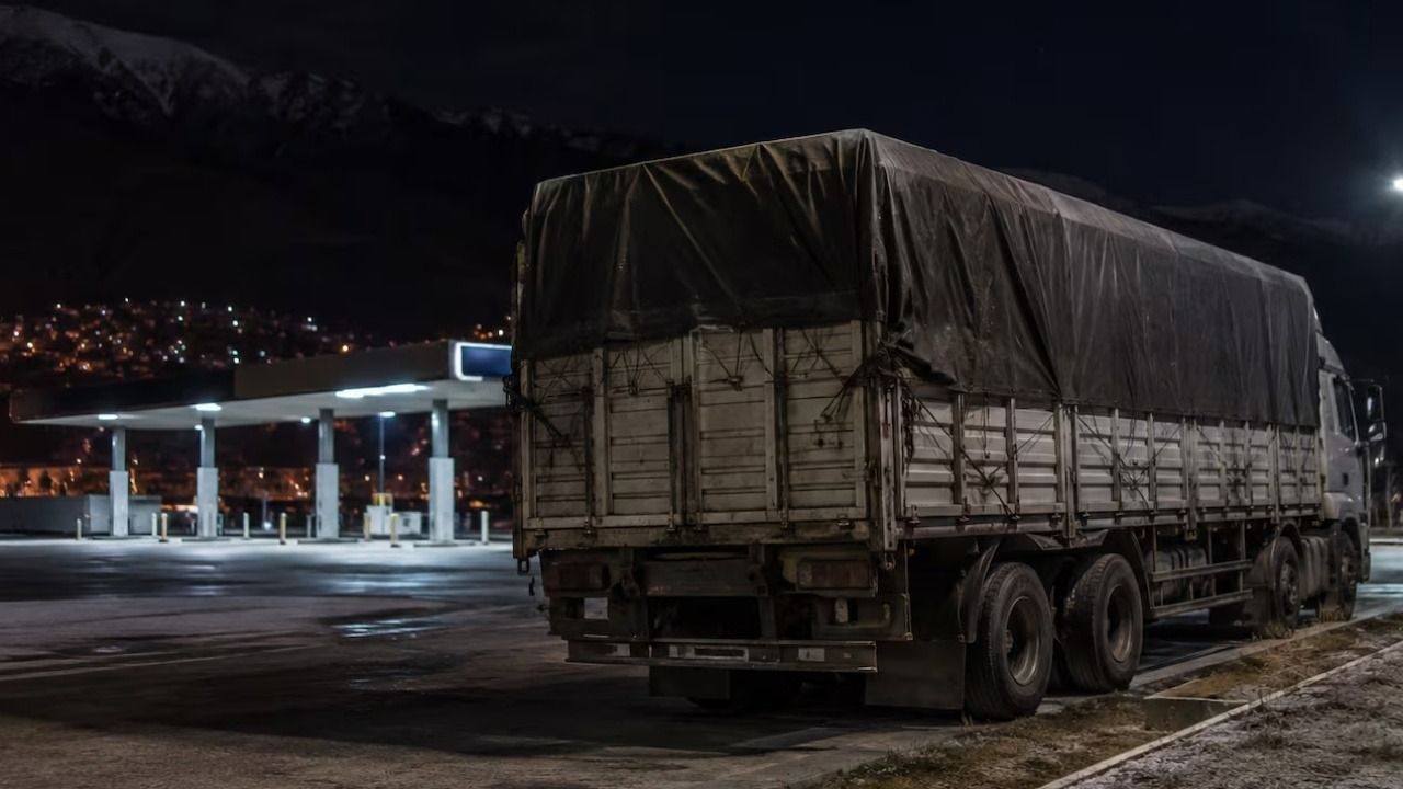 Le robaron $3.500.000 a un camionero mientras esperaba cargar combustible