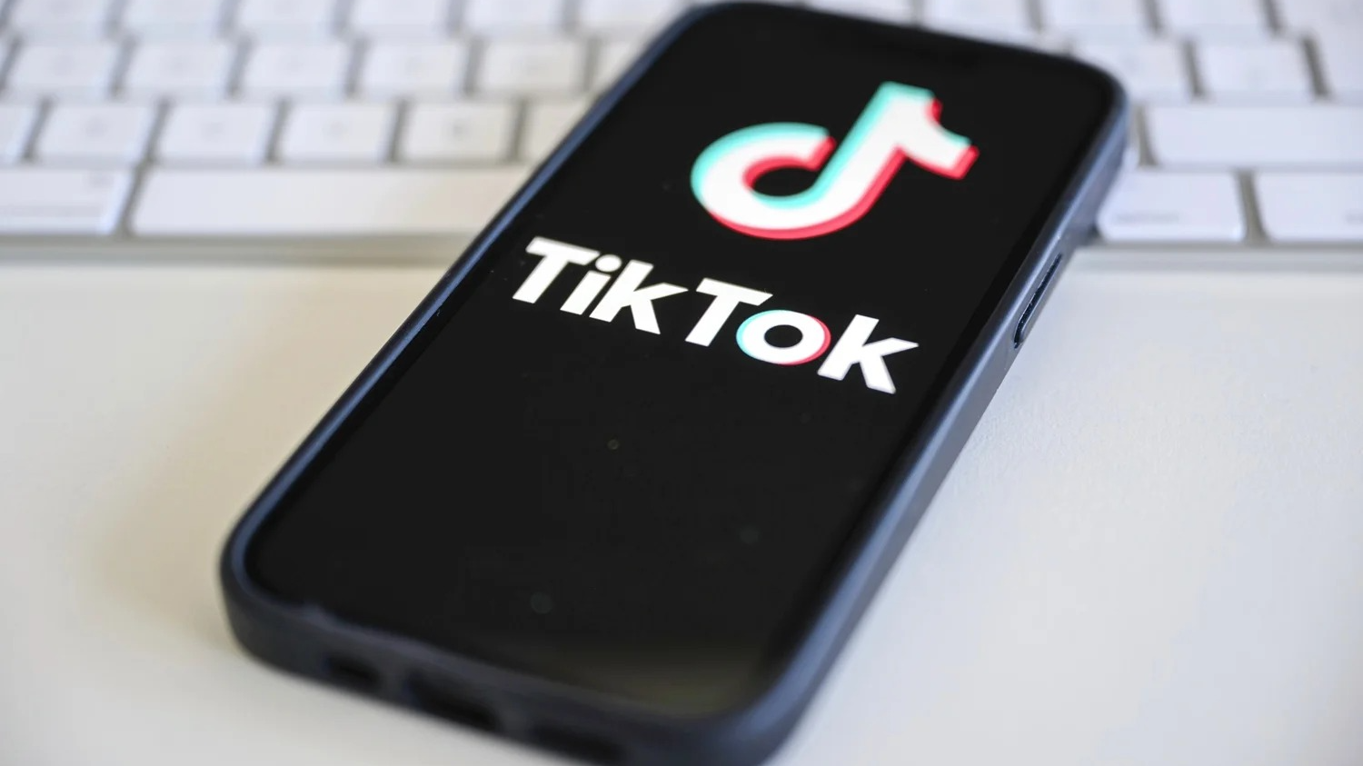 La Unión Europea amenaza a TikTok con una multa multimillonaria