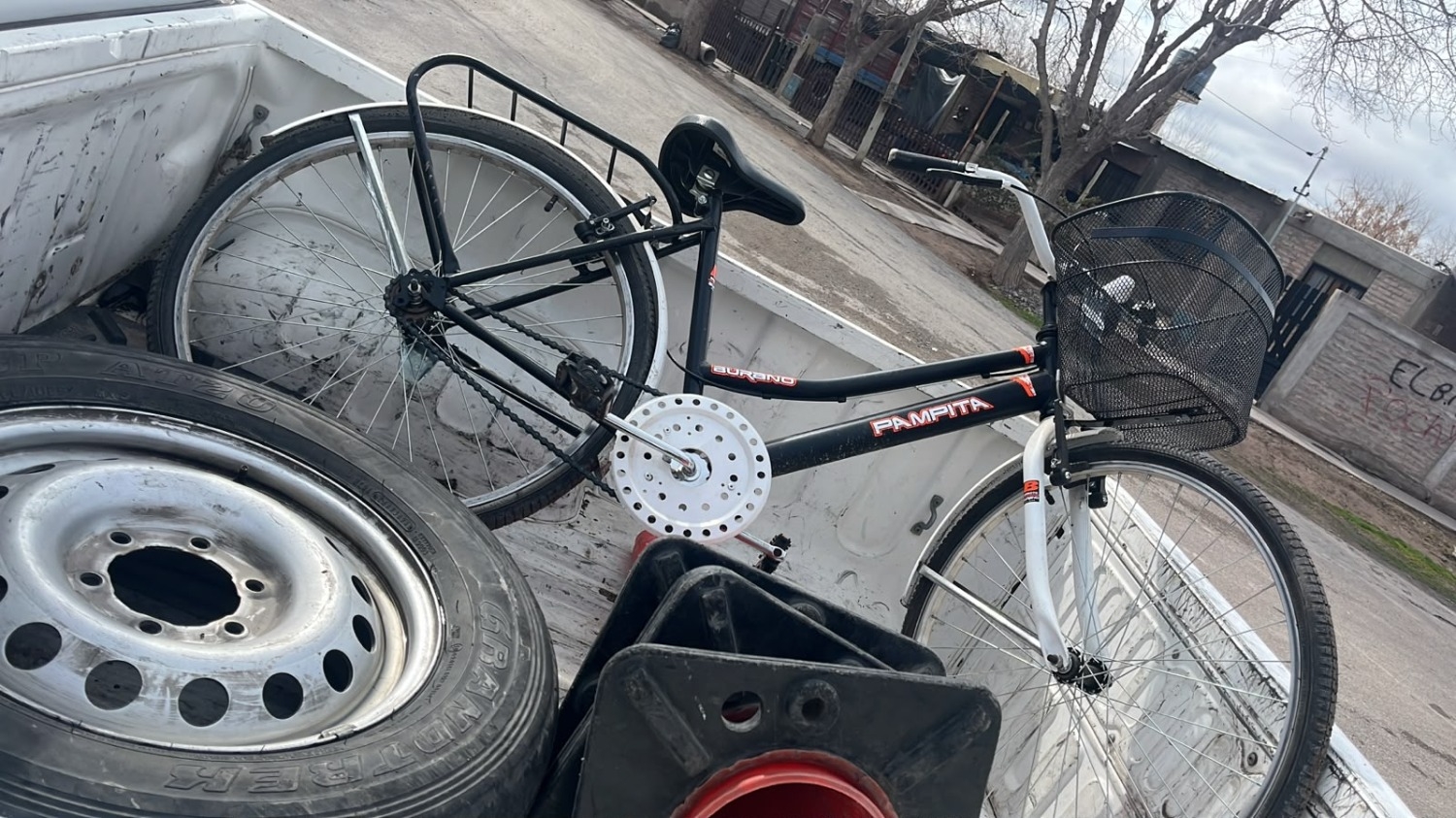 Robaron una bicicleta y la abandonaron durante una persecución policial