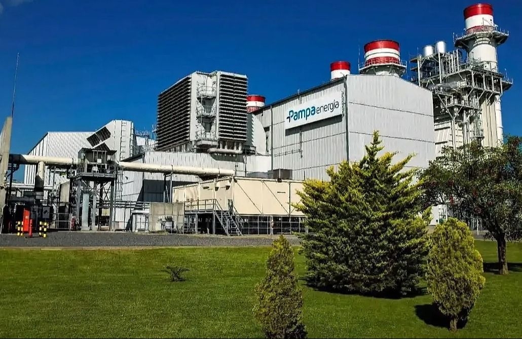 Tras el cierre de FATE, Pampa Energía detuvo una línea de producción con 130 operarios suspendidos