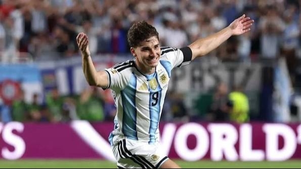 Arsenal prepara una oferta millonaria por Julián Álvarez