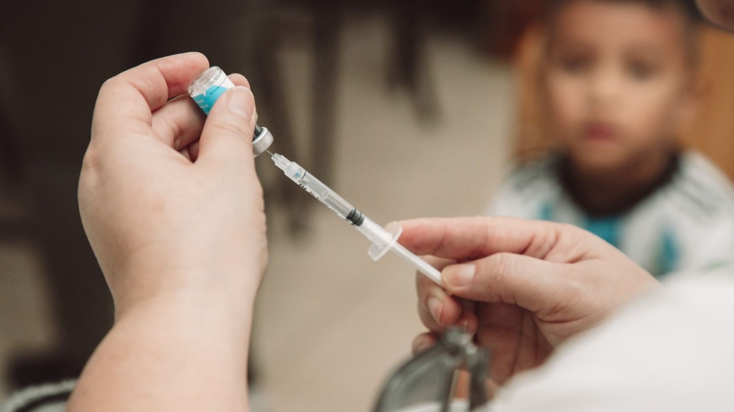 El Colegio de Médicos alertó un “colapso absoluto” por la caída en la vacunación y exigió declarar la emergencia sanitaria