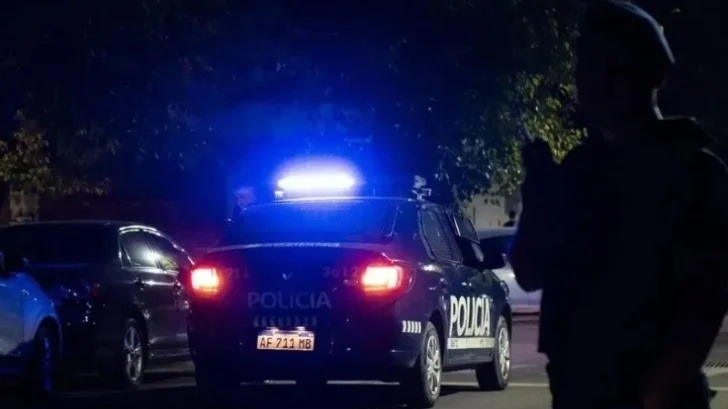 La interceptaron en la calle y lo mataron de un tiro a la cabeza