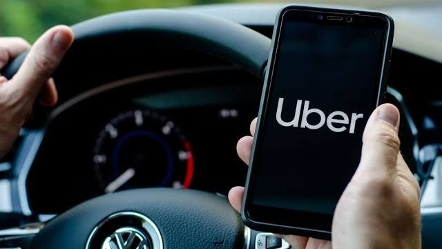 Quién es la famosa a la que un Uber la bajó a mitad del camino
