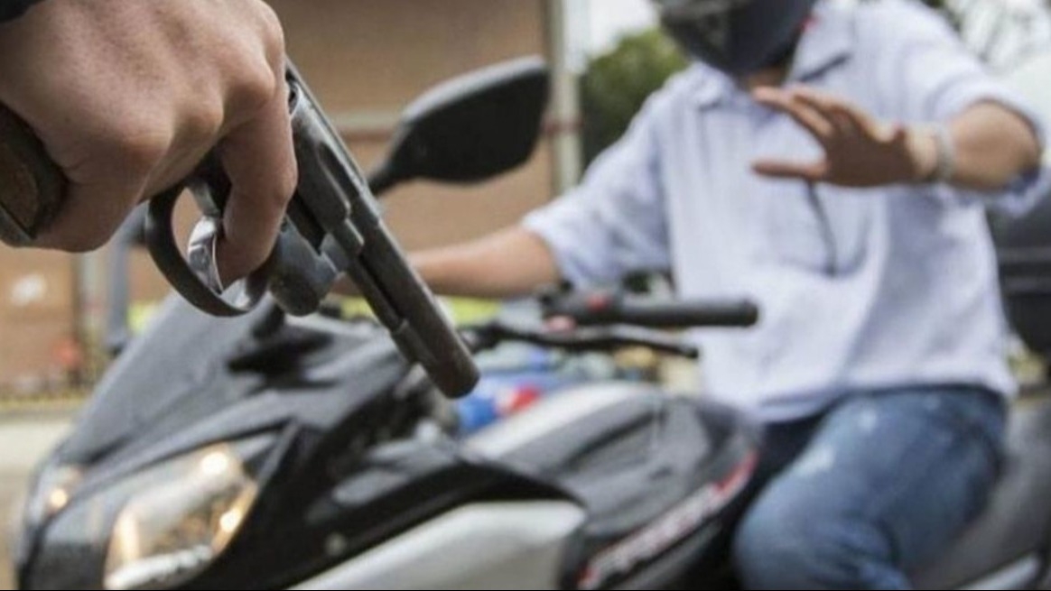 Un policía intentó detener al ladrón de una moto y lo mató de un disparo