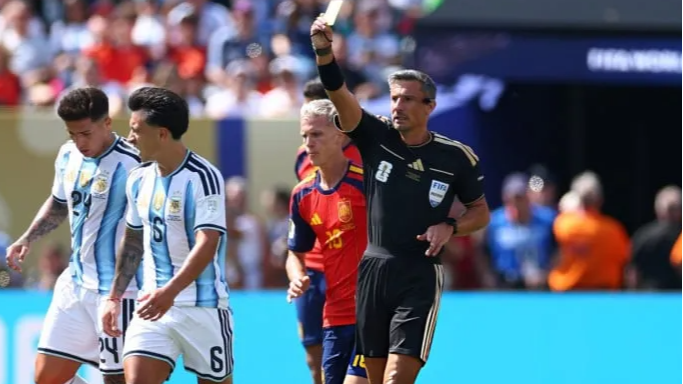 Se retiró Vinčić, el árbitro de la final entre Argentina y España