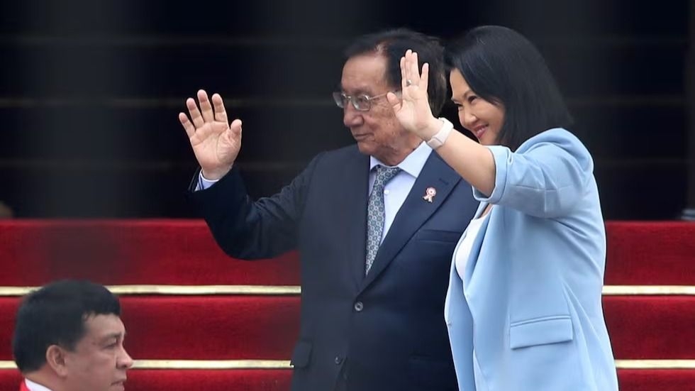 Keiko Fujimori asume la presidencia en medio de denuncias de fraude y un país dividido