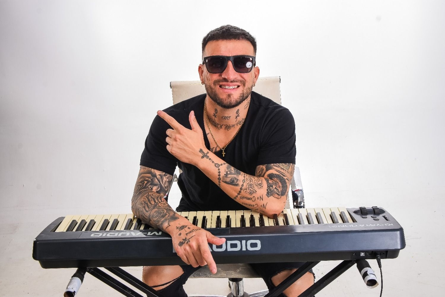 Omega presenta “Nuestra Primera Cita” con un formato diferente en el Teatro Sarmiento