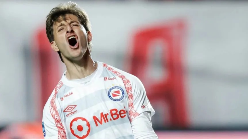 Argentinos Juniors derrotó a Estudiantes de Río Cuarto y sigue firme