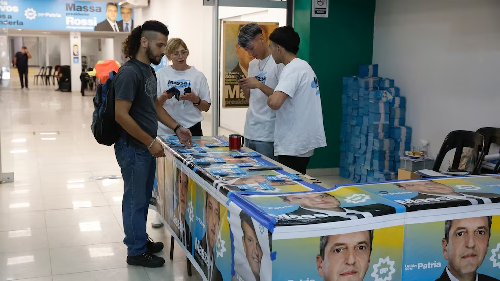 Un estudio reveló que el peronismo retiene más voto joven que LLA