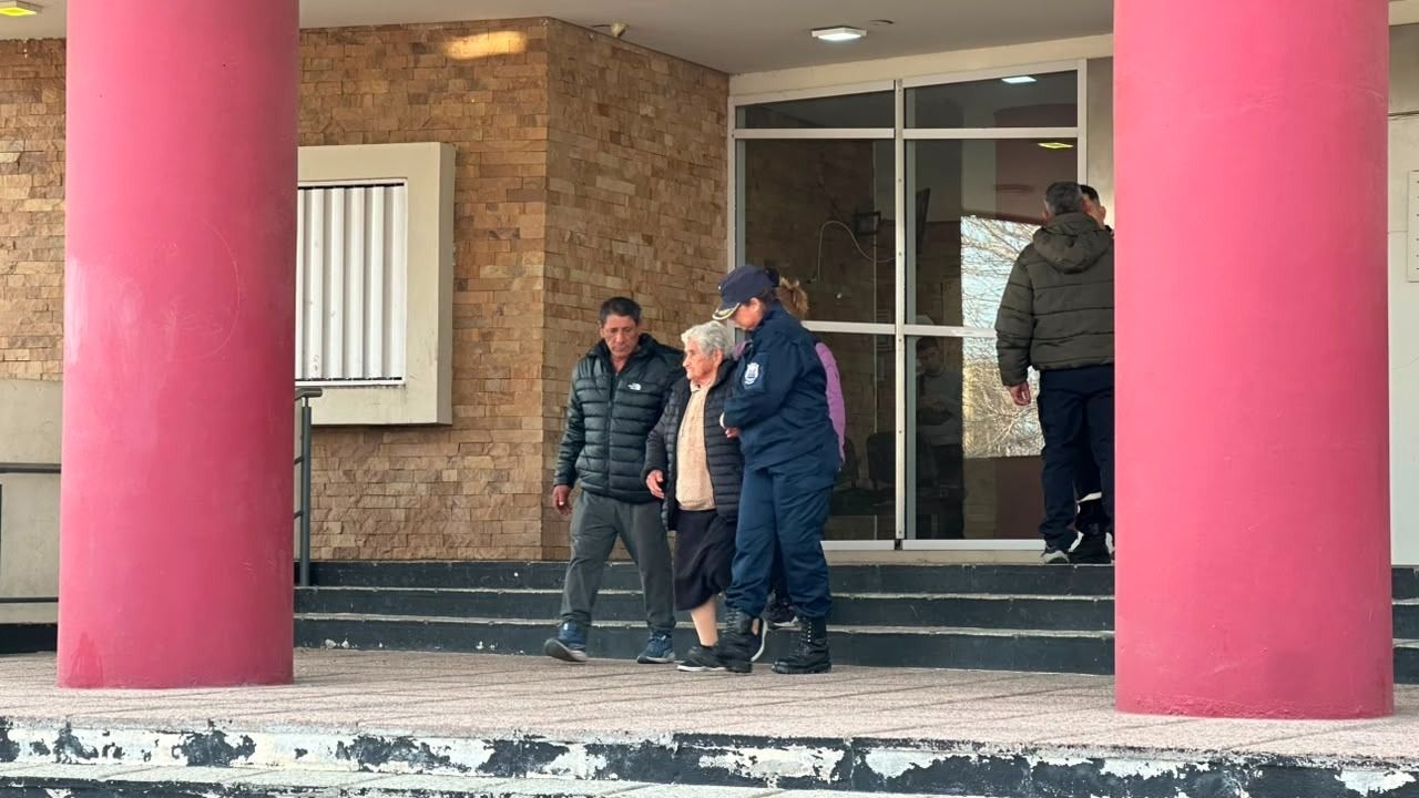 Profundo dolor de las familias en el cuartel de Bomberos tras la tragedia 