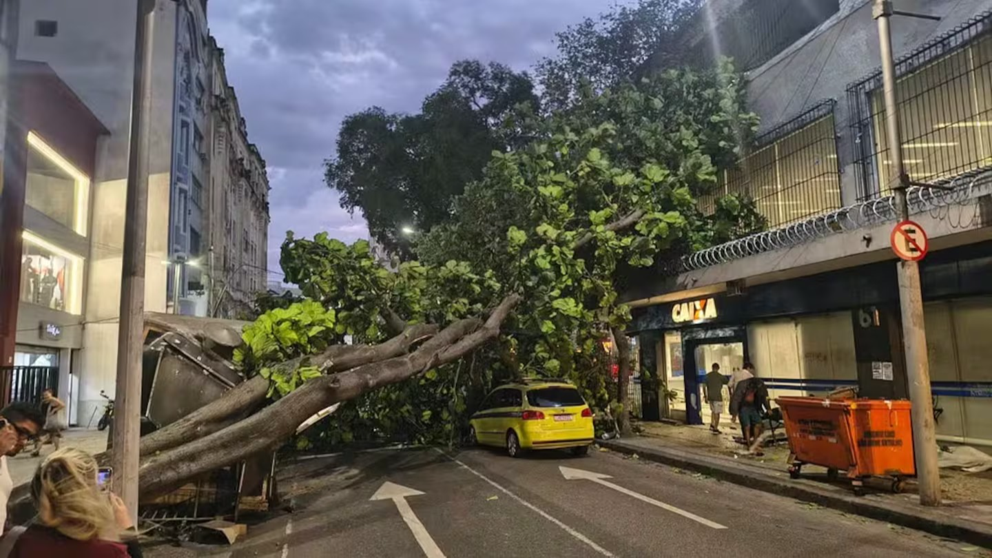Cinco muertos por un temporal con ráfagas de hasta 125 km/h