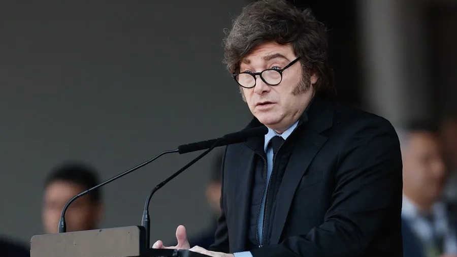 Milei habilitó por decreto expulsar a extranjeros que agravien a la Argentina