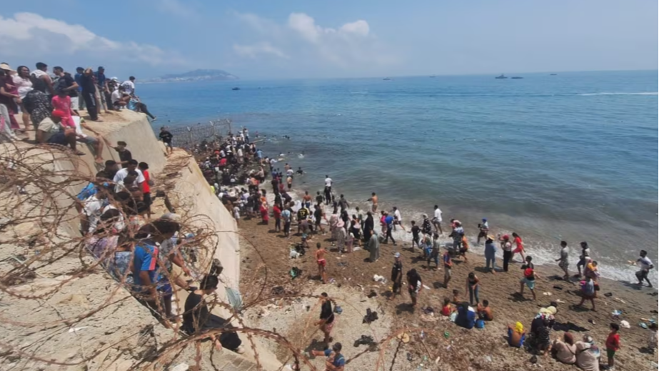 Ciudad española pidió cerrar la frontera con Marruecos por una ola migratoria