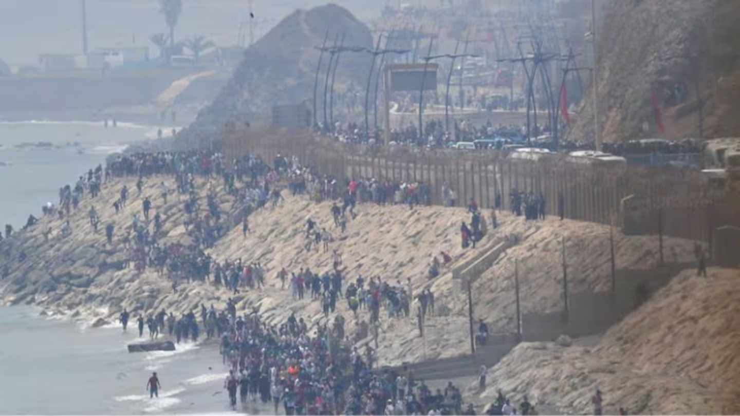 Miles de personas cruzaron desde Marruecos y España está en alerta