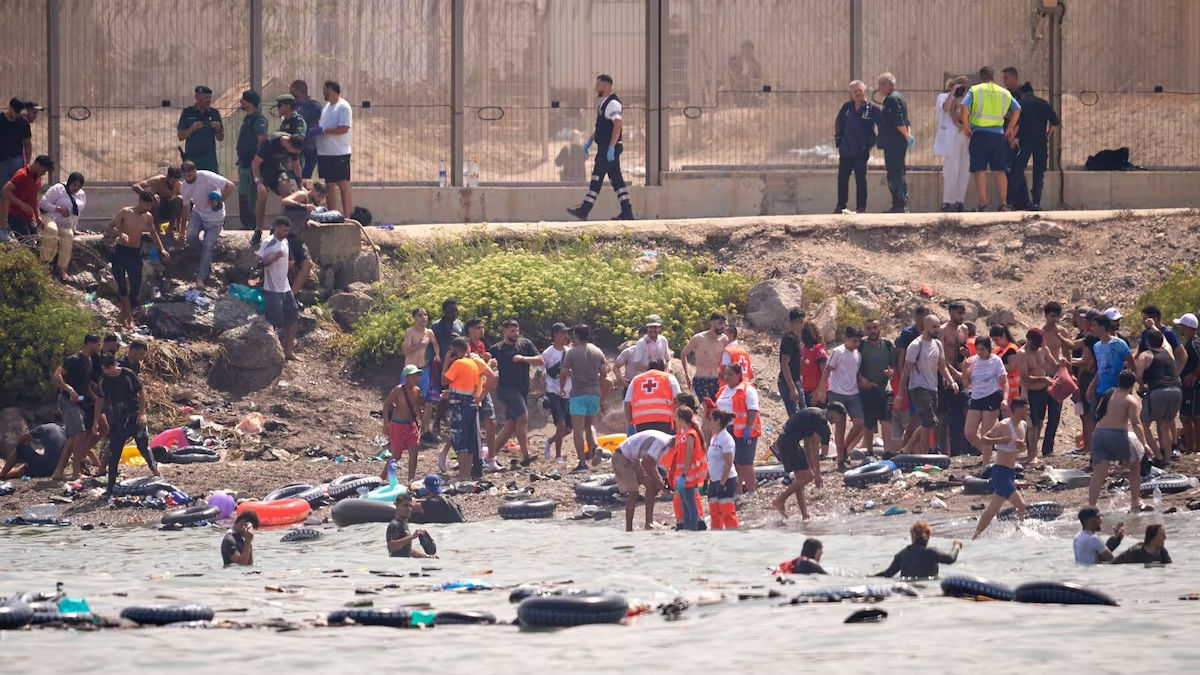 Qué pasa en Ceuta y por qué miles de migrantes cruzan desde Marruecos