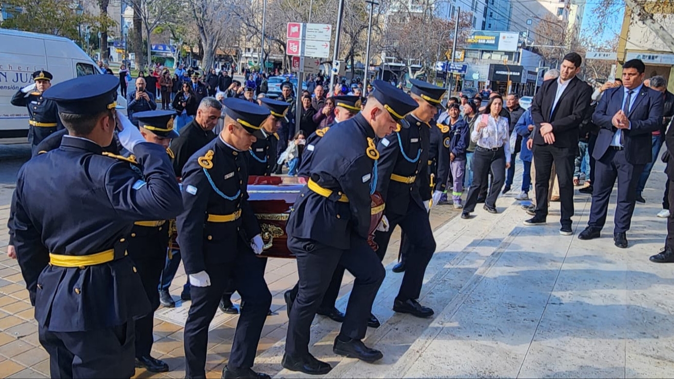Los restos de las víctimas de la tragedia aérea llegaron a la Catedral para el último adiós