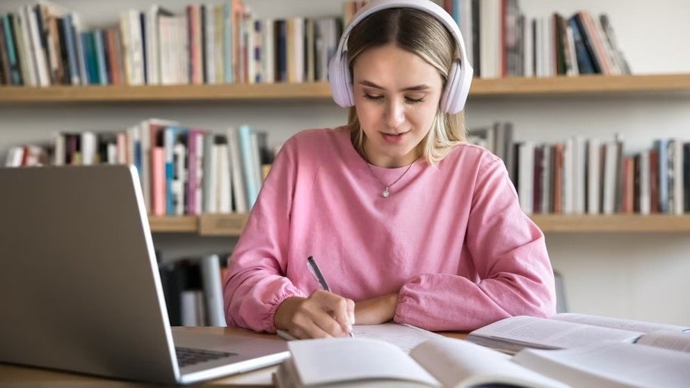 Cómo el cerebro aprende a hacer multitasking y qué cambia al estudiar
