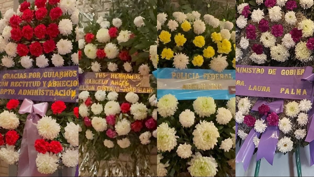 Instituciones, funcionarios y compañeros enviaron coronas a la Catedral