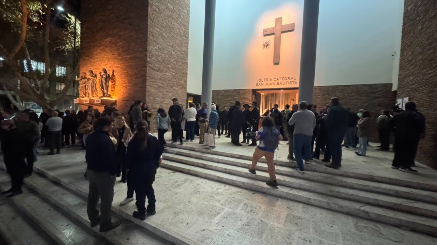 Terminó el emotivo velorio de las víctimas y este sábado será el sepelio 